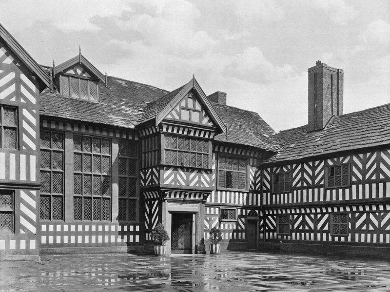 In the Quadrangle (s/v foto) av Charles Latham