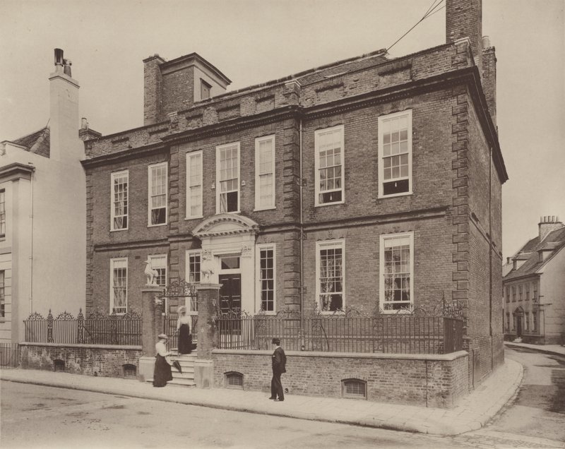 Swan House, Chichester  av Charles Latham