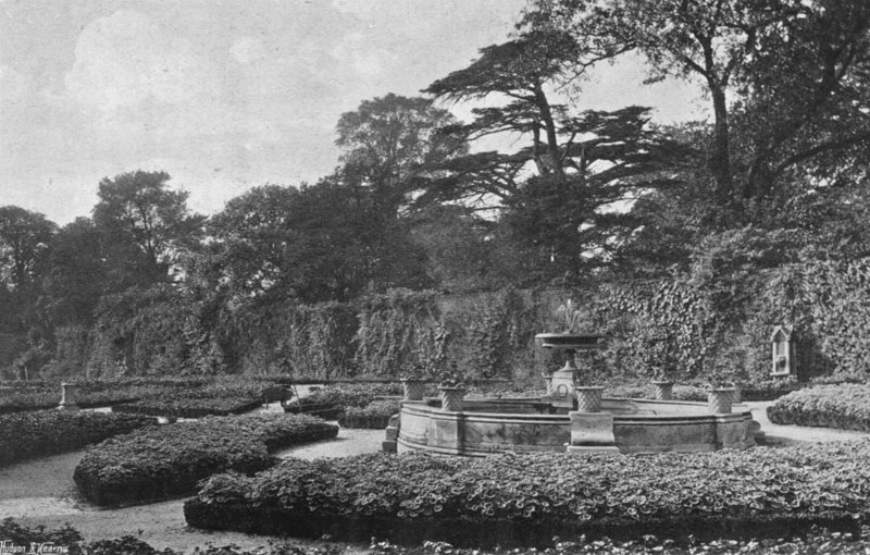 Den formella trädgården av Charles Latham