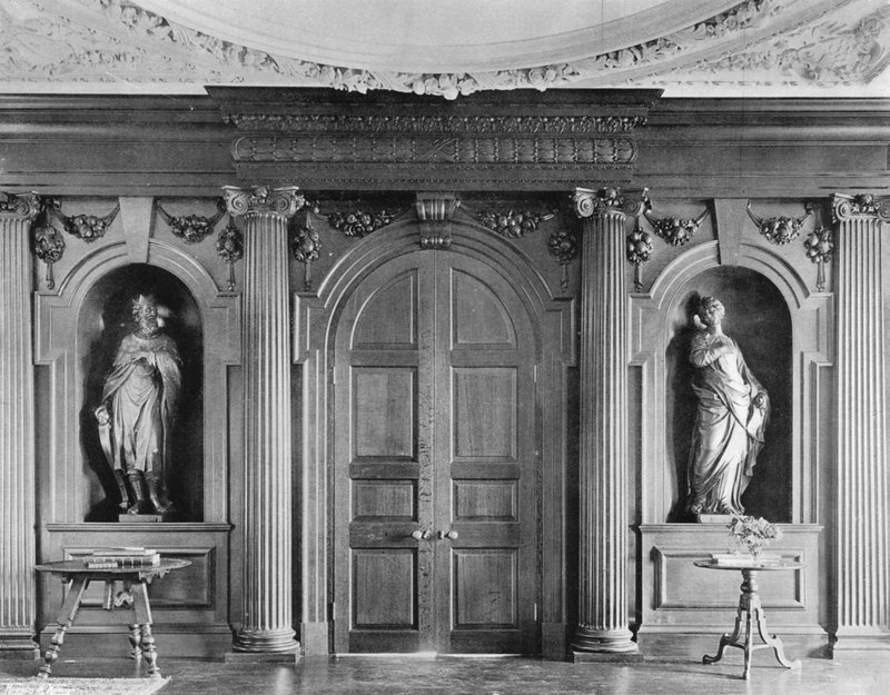 Halldörren: Utgång av Charles Latham
