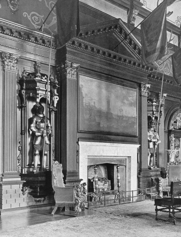 The Hall: Emblem of War av Charles Latham
