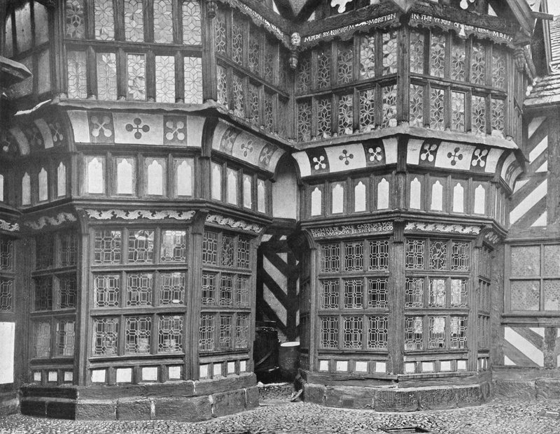 The Two Bays in the Courtyard av Charles Latham