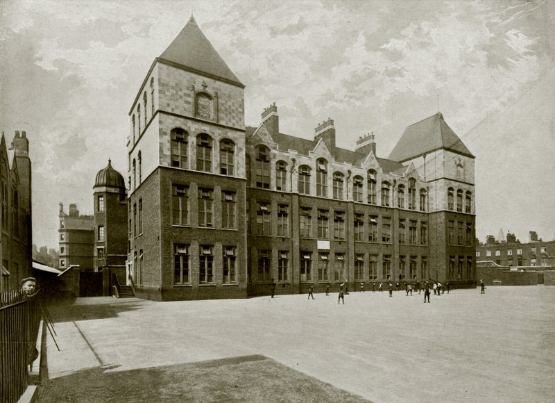 A Famous London Board School (s/v foto) av English Photographer