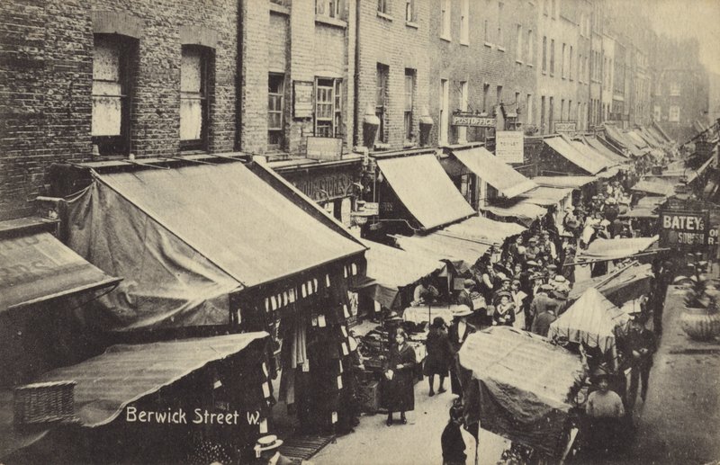 Berwick Street, W av English Photographer