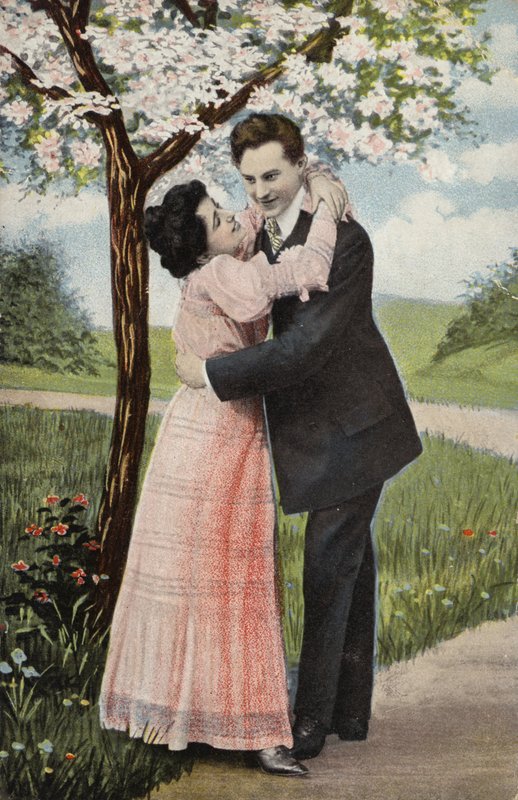 Par som omfamnar under ett blomningsträd (chromolitho) av English Photographer
