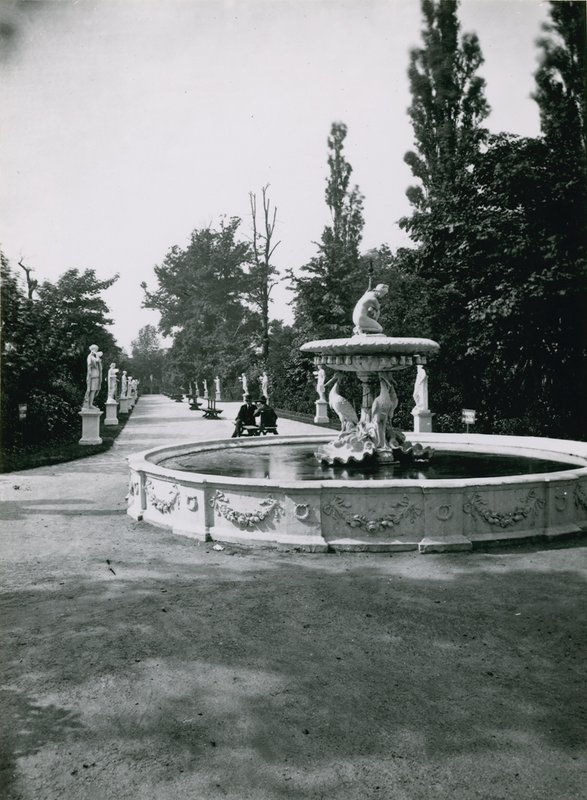 Cremorne Gardens, London: Italian Walk av English Photographer