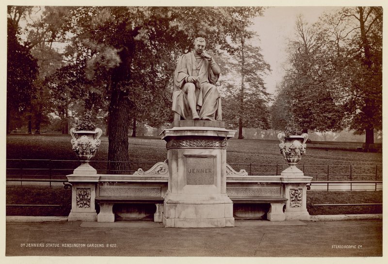 Dr Jenners-statyn i Kensington Gardens av English Photographer