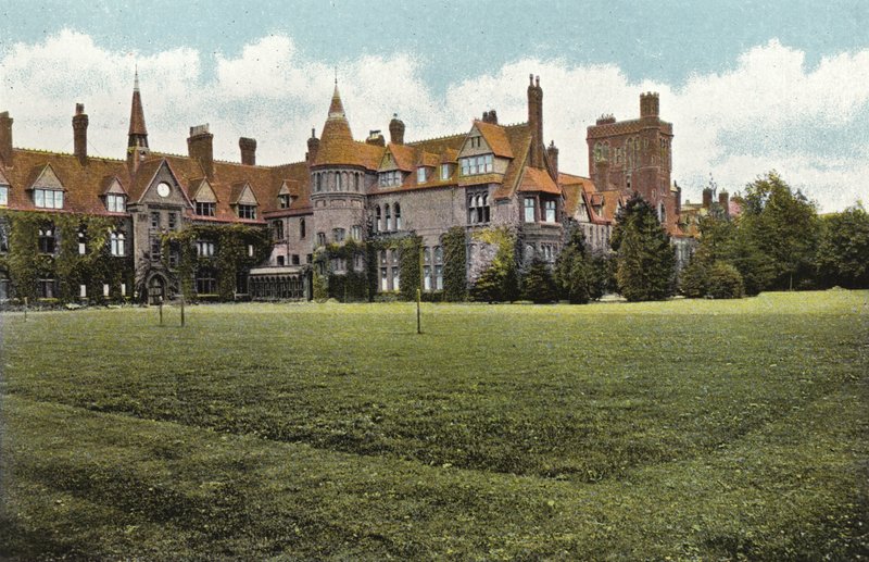 Girton College av English Photographer