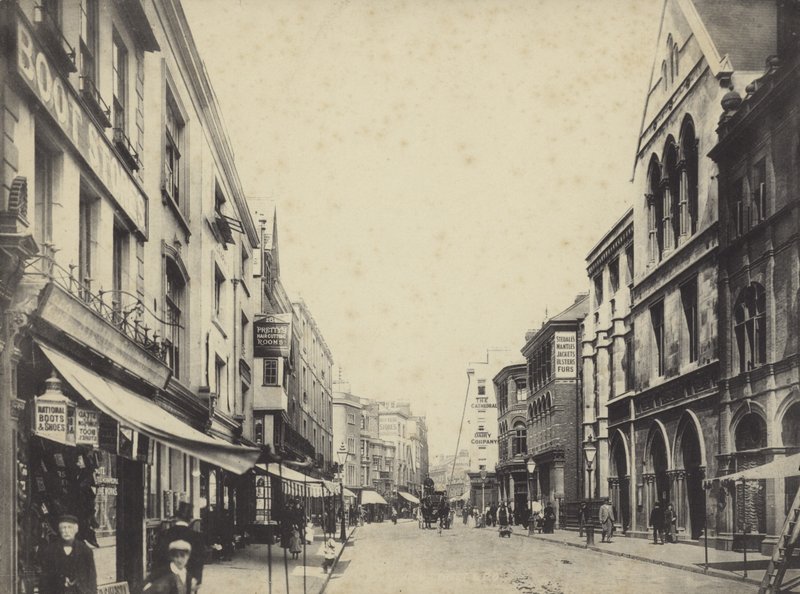 High Street, Exeter, Devon av English Photographer