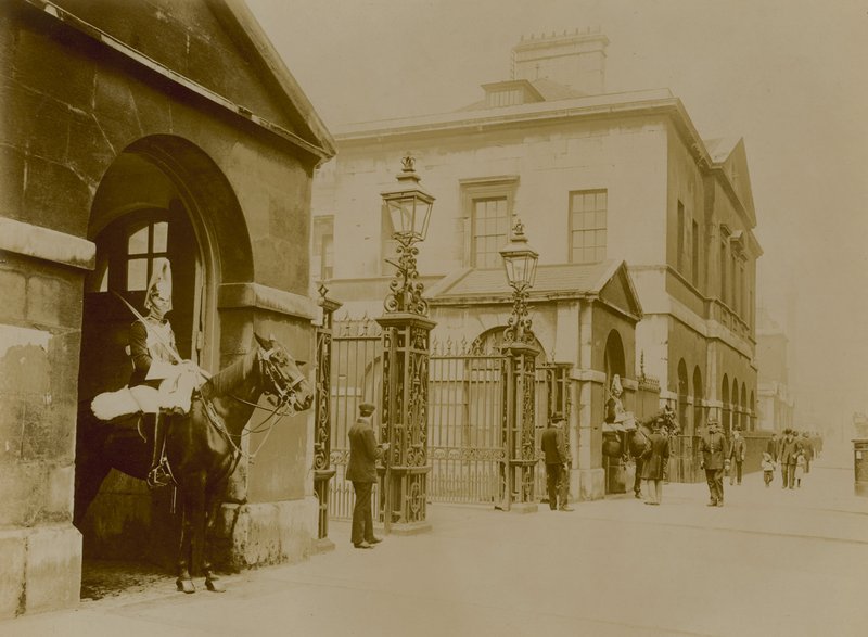 Horse Guards Parade, London av English Photographer