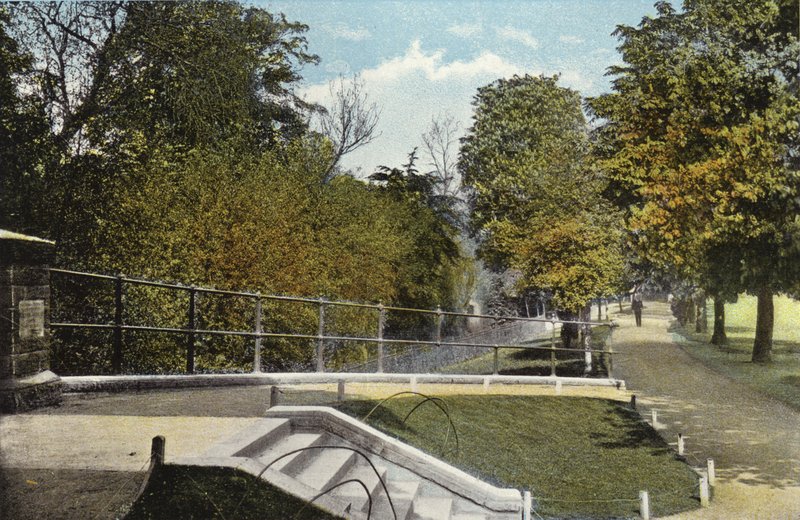 I Pump Room Gardens, Leamington av English Photographer