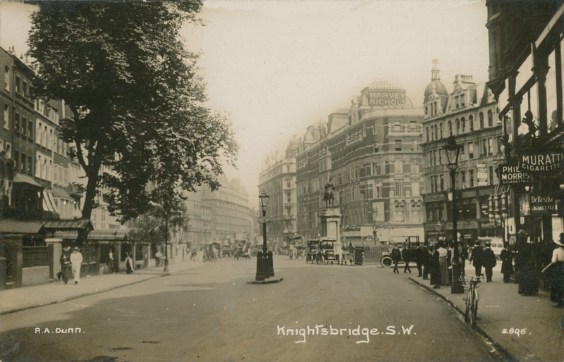 Knightsbridge, London av English Photographer
