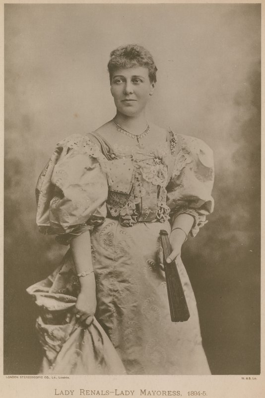 Lady Renals - Lady Mayoress, 1894-95 av English Photographer