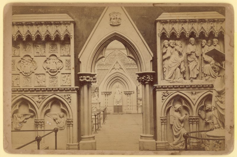 Medieval Court, Crystal Palace, Sydenham, London av English Photographer