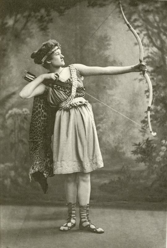 Miss Marion Gray som Hippolyta (gravyr) av English Photographer