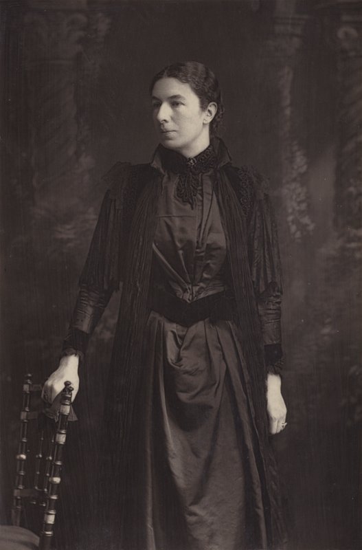 Mrs Humphry Ward av English Photographer