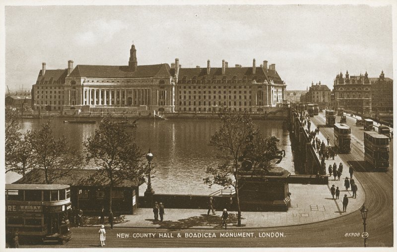 New County Hall och Boadicea-monumentet av English Photographer