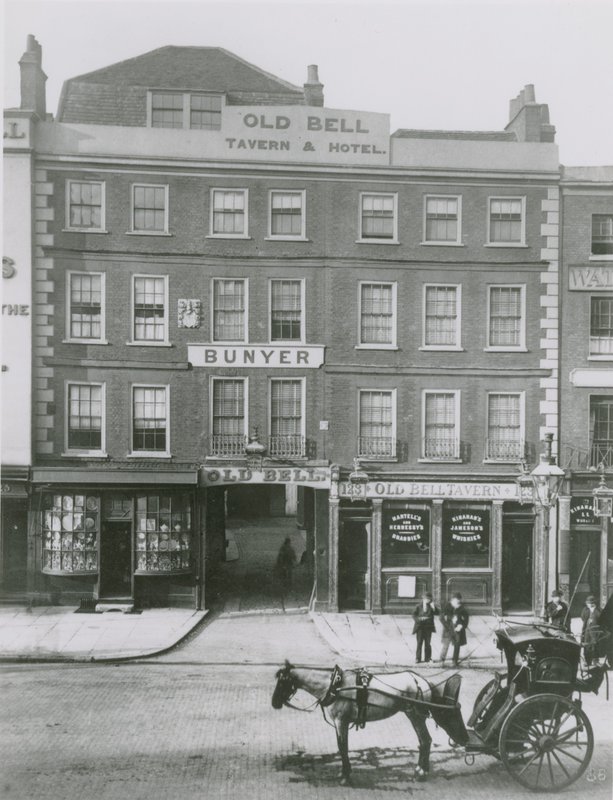 Old Bell Tavern and Hotel, London av English Photographer