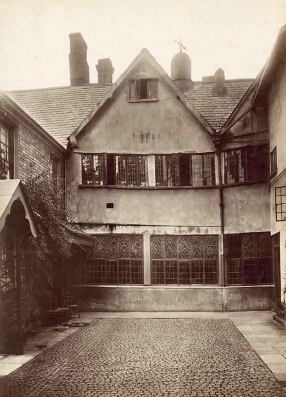 Old Town Hall Courtyard, Leicester av English Photographer