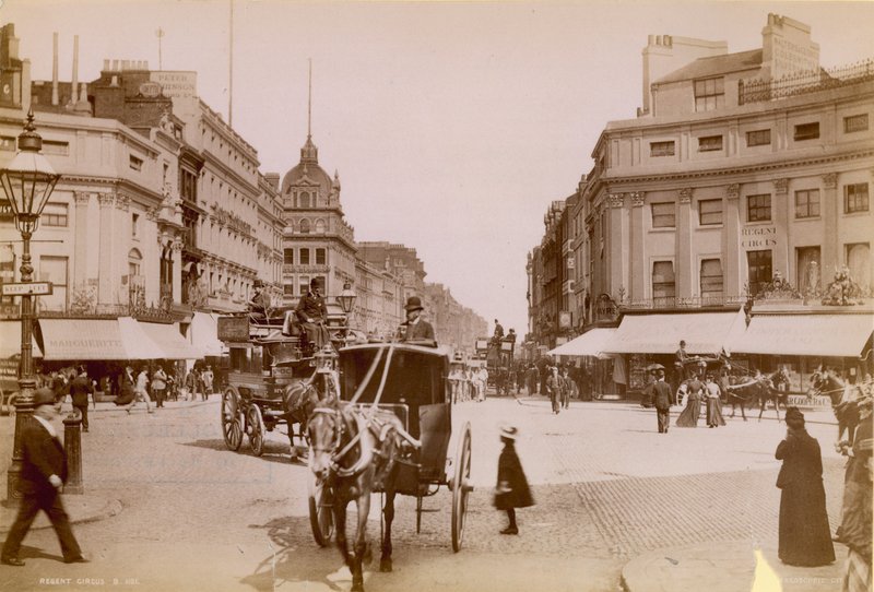 Oxford Street, Regent Circus, London av English Photographer