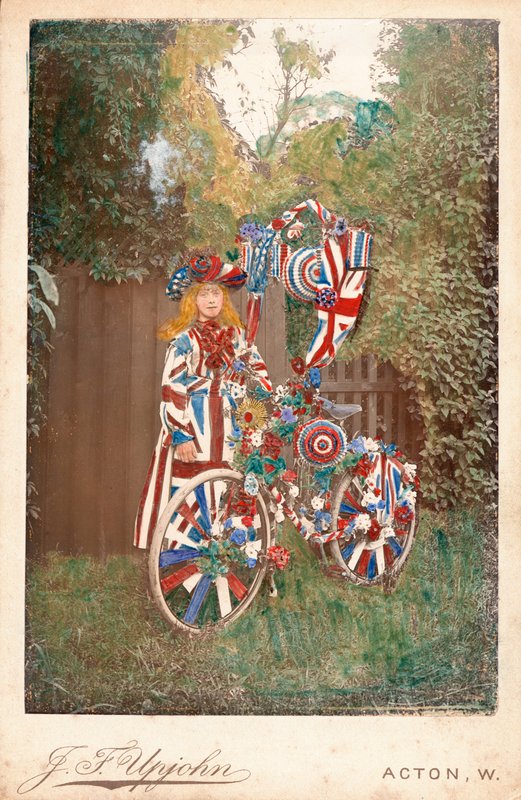 Patriotisk cyklist av English Photographer