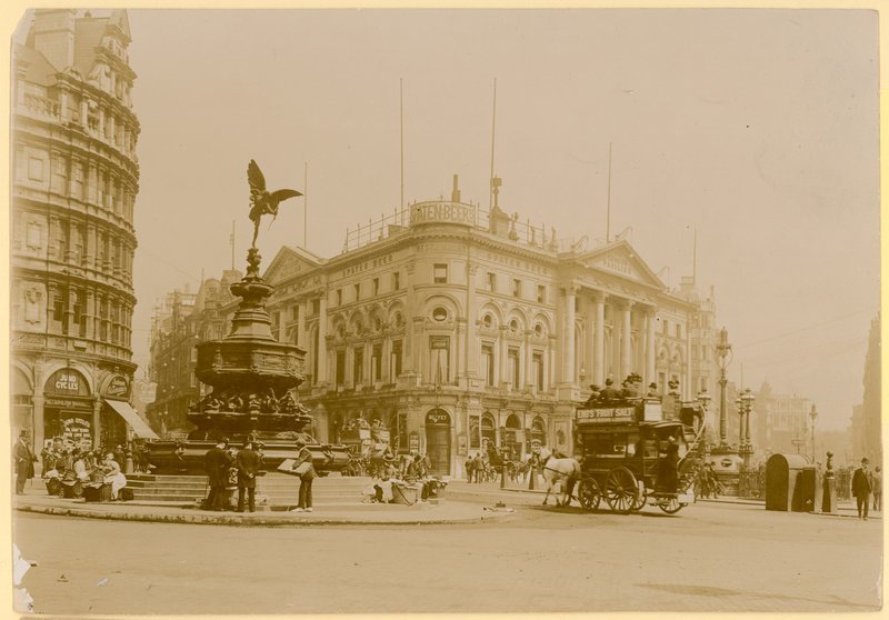 Piccadilly Circus, London av English Photographer