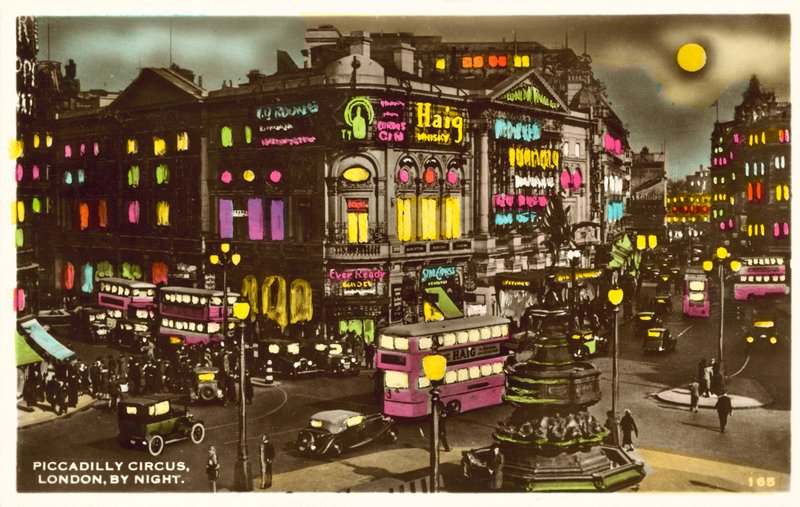 Piccadilly Circus, London, på natten (foto) av English Photographer