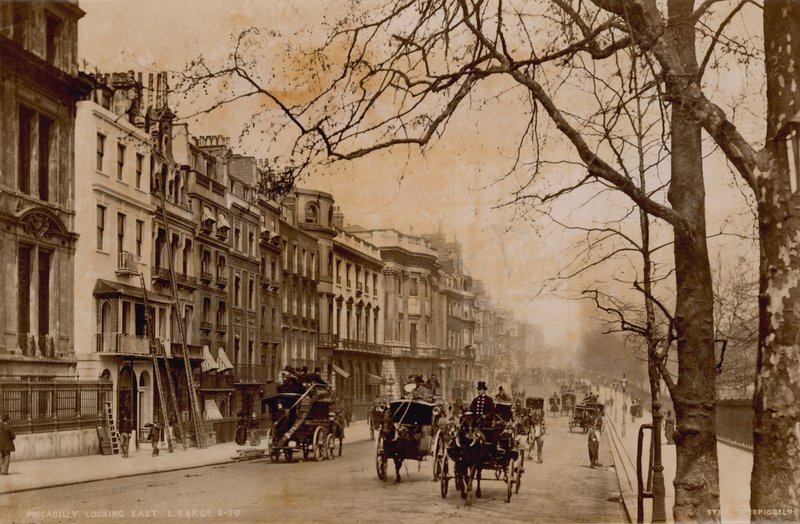 Piccadilly, London, med blick österut av English Photographer
