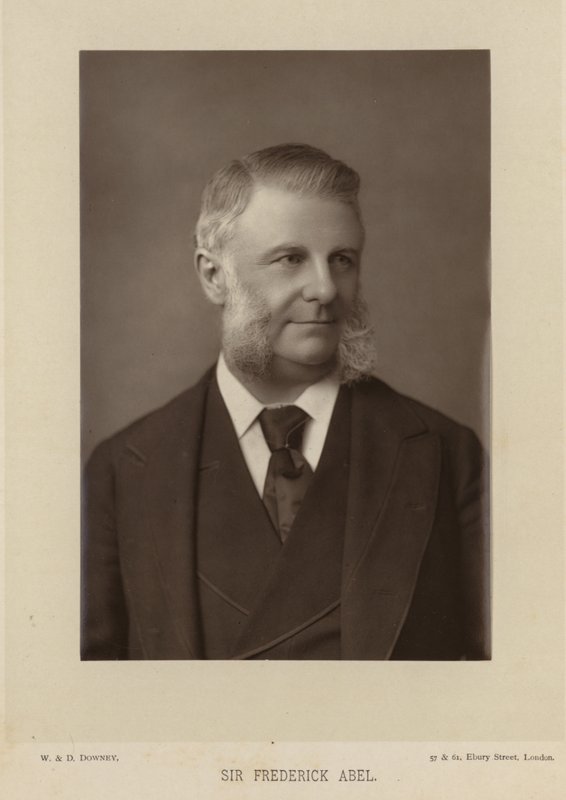 Porträtt av Sir Frederick Abel av English Photographer