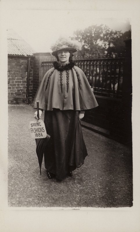 Vårens mode, 1886 av English Photographer