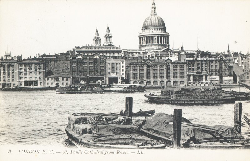 St Pauls Cathedral från Themsen av English Photographer