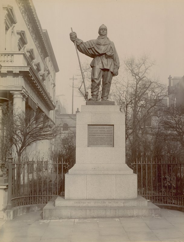 Staty av Robert Falcon Scott av English Photographer