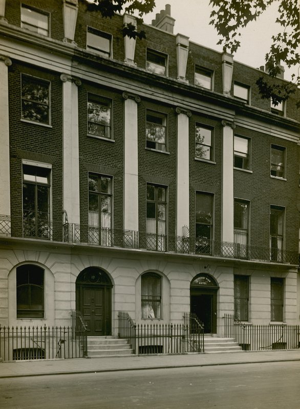 Tavistock Square av English Photographer