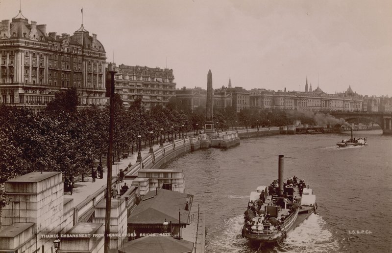 Thames Embankment från Hungerford Bridge av English Photographer