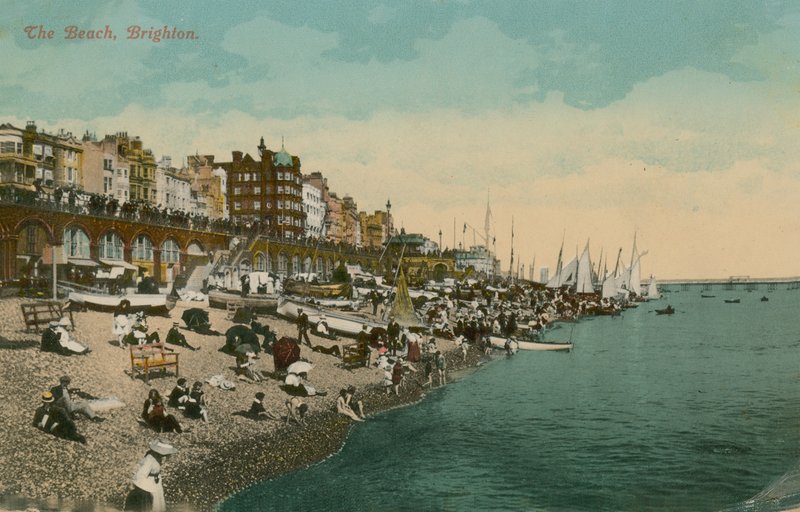 The Beach, Brighton. Vykort skickat 1913. av English Photographer