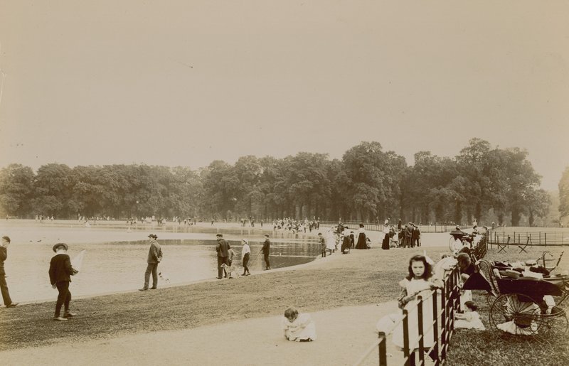 The Serpentine, Hyde Park, London av English Photographer