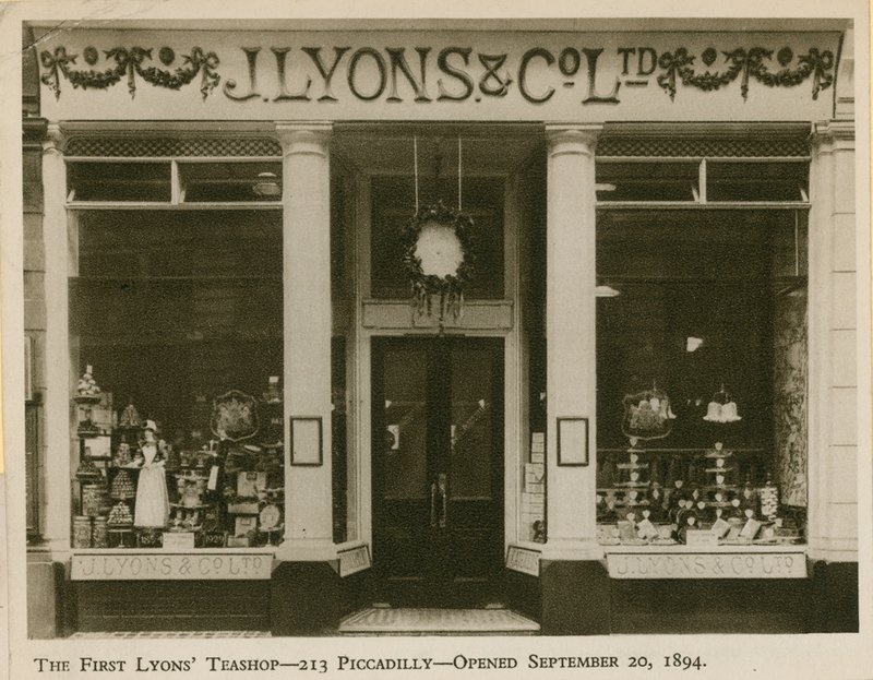Den första Lyons Teashop av English Photographer