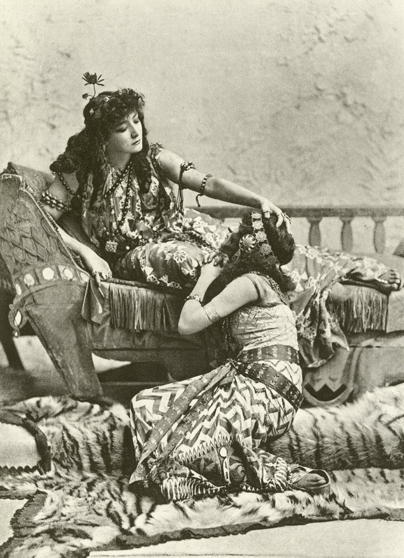 Bernhardt som Cleopatra (gravyr) av English School