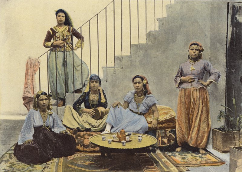 Moriska kvinnor i Alger av European Photographer