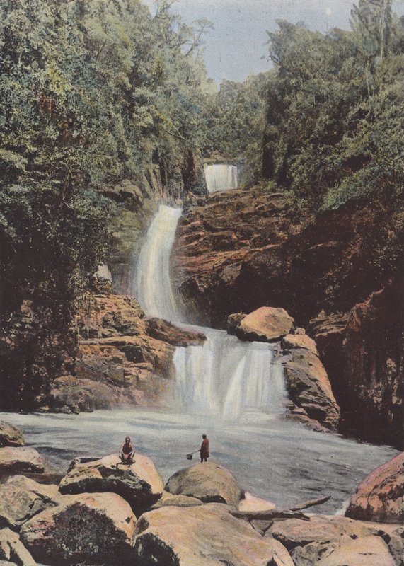 Cascade De Namora, Cote Est av European Photographer