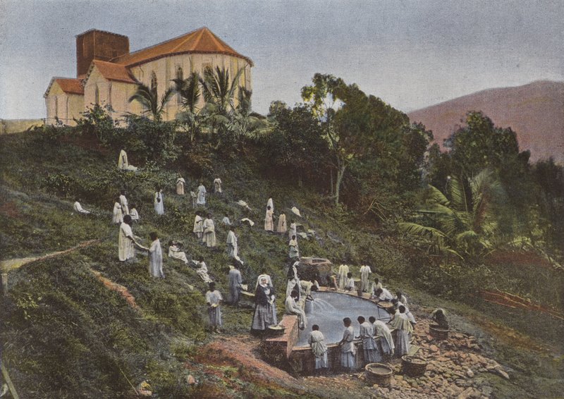 Caledonian Children at The Washhouse, Saint-Louis, Sisters av European Photographer