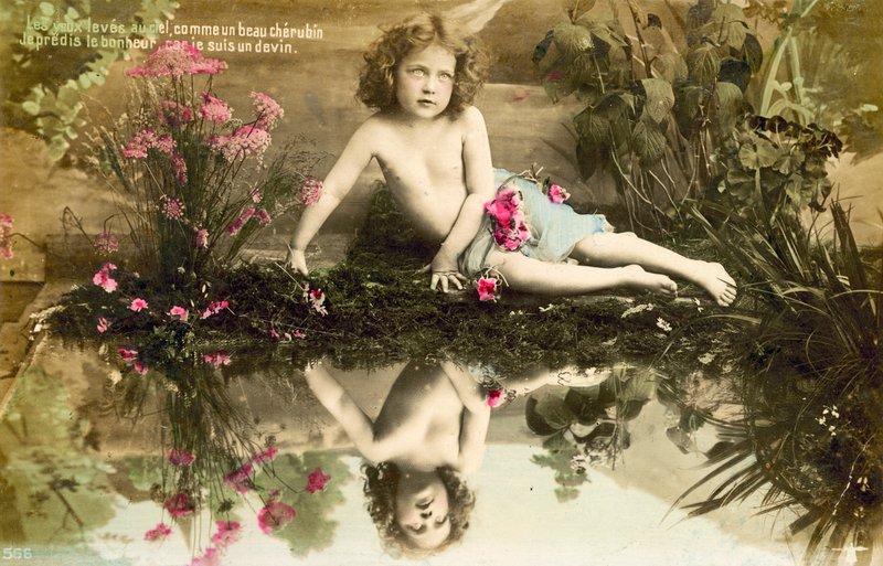 Barn, med reflektion i poolen av French Photographer