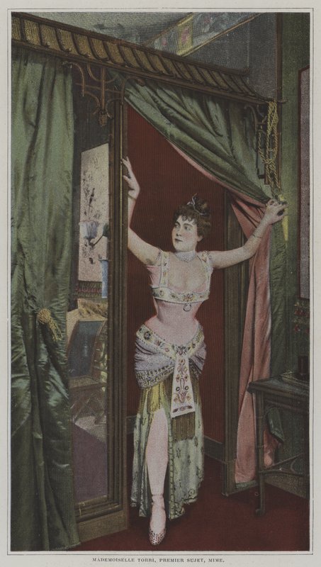 Miss Torri, första motivet (färgfoto) av French Photographer