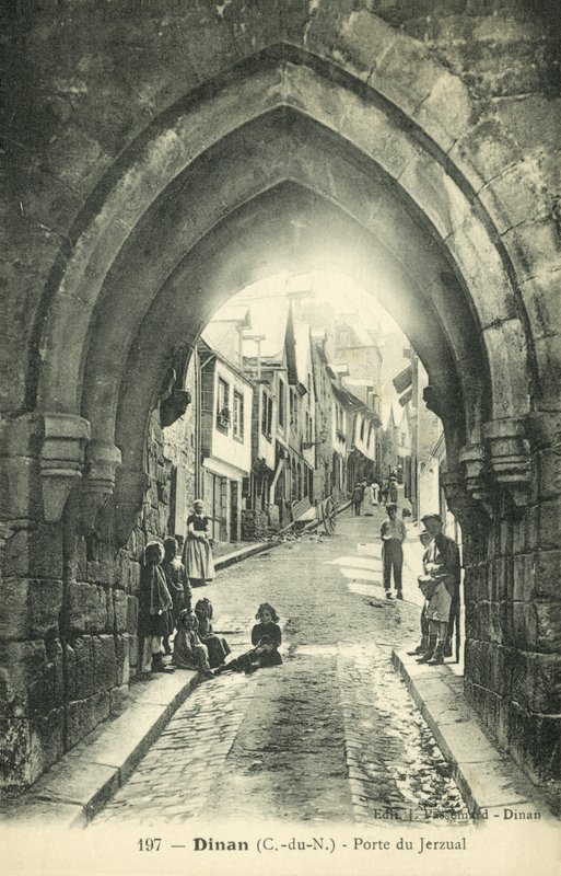 Rue du Jezual, Dinan (s/v foto) av French Photographer