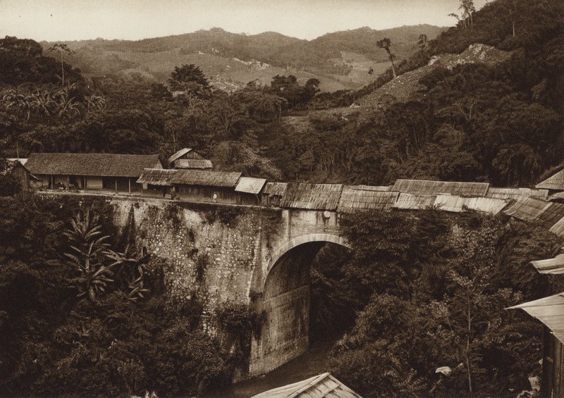 Mexiko: Atoyac Bridge (svartvitt foto) av Hugo Brehme