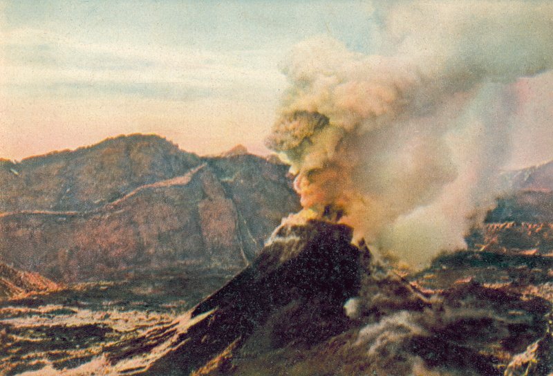 Napoli / Neapel: Vesuvius i utbrott (färgfoto) av Italian Photographer