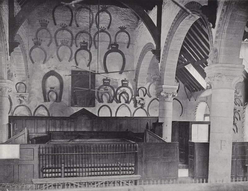 Hästskohyllningar i Oakham Castle av J. Benjamin Stone