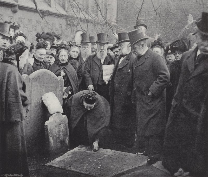 Plockar upp Sixpences på Smithfield av J. Benjamin Stone