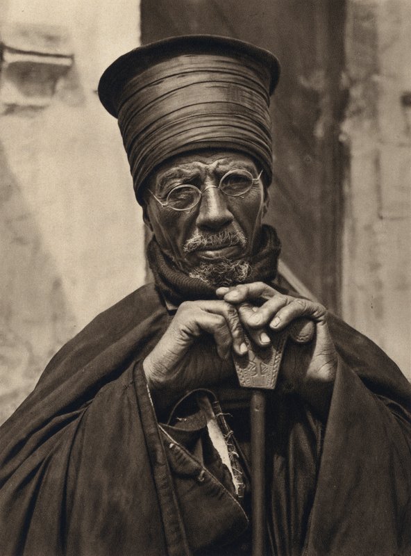 Jerusalem, abessiniska präster (s/v foto) av Karl Grober