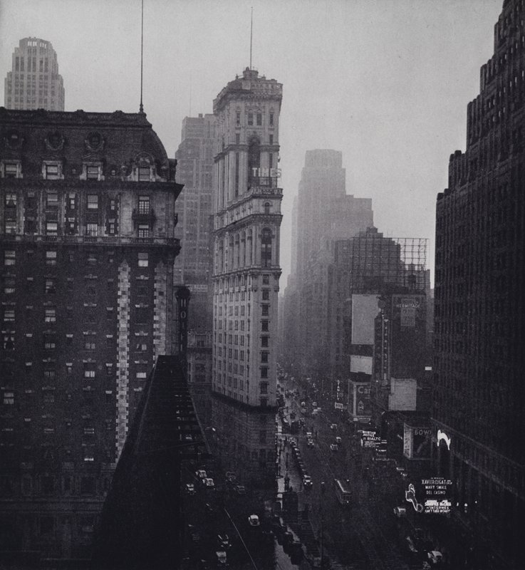Manhattan: Regn över Times Square (s/v foto) av Mario Bucovich